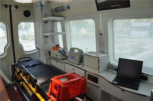 五莲县救护车内部